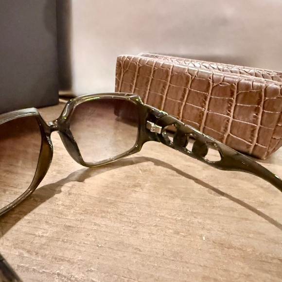 Michael Kors Dark Green Sunglasses with Original Case - Picture 4 of 7